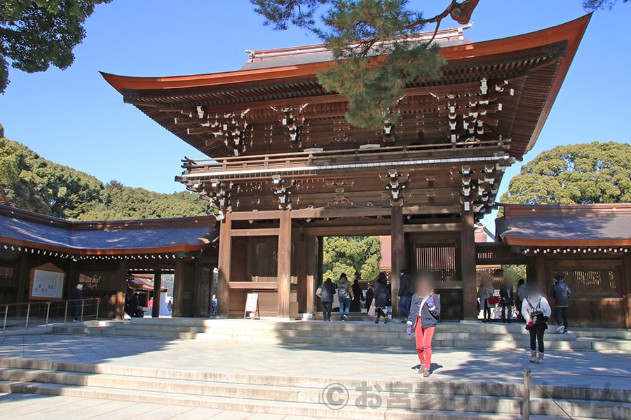 明治神宮 本殿手前の神門の様子