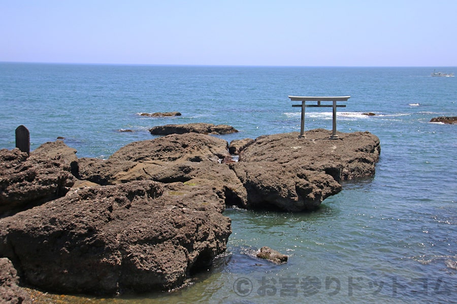 大洗磯前神社 神磯の鳥居と神磯の舞台の様子（その2）